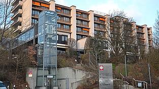 Wegen der vierwöchigen Schließung der OP-Säle im Frühjahr brachen die Erlöse am Caritas-Krankenhaus St. Lukas in Kelheim um zweieinhalb Millionen Euro ein. Entsprechend wird sich wohl auch das Defizit im laufenden Geschäftsjahr erhöhen, befürchtet Geschäftsführerin Claudia Eder. Wegen der vierwöchigen Schließung der OP-Säle im Frühjahr brachen die Erlöse am Caritas-Krankenhaus St. Lukas in Kelheim um zweieinhalb Millionen Euro ein. Entsprechend wird sich wohl auch das Defizit im laufenden Geschäftsjahr erhöhen, befürchtet Geschäftsführerin Claudia Eder.