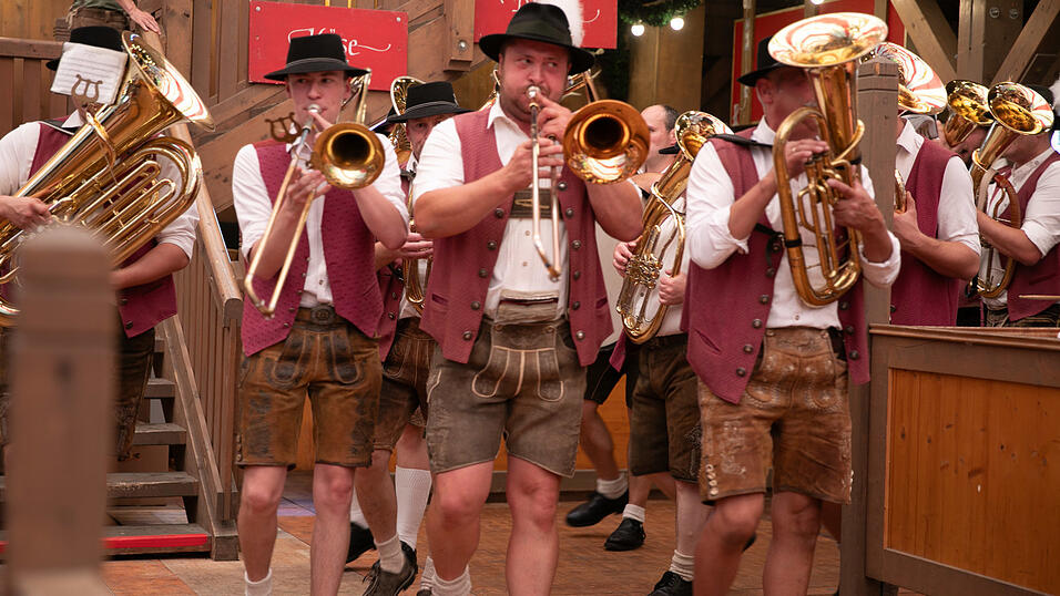 Die Partybilder vom Freitag, 8. August, aus dem Festzelt Krönner. Die Partybilder vom Freitag, 8. August, aus dem Festzelt Krönner.