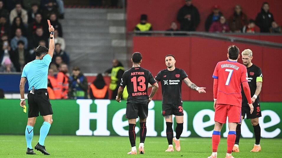 Kapitän Robert Andrich musste nach knapp einer halben Stunde mit Rot vom Platz.