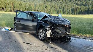 Die beiden Autofahrer konnten ihre Autos selbstst&auml;ndig verlassen.