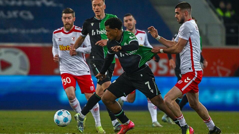 Hannovers Torsch&uuml;tze Jessic Ngamkam (Nr. 7) in Aktion.