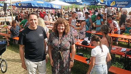 OB Christian Moser und Sabine Saxinger zogen nach vier gelungenen Festtagen ein positives Resümee. Geschätzt rund 140.000 Besucher kamen - fast 25.000 mehr als noch beim letzten Donaufest 2023.