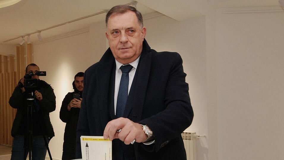 Der Sieger ist ein Vertrauter des bisherigen Präsidenten Milorad Dodik.