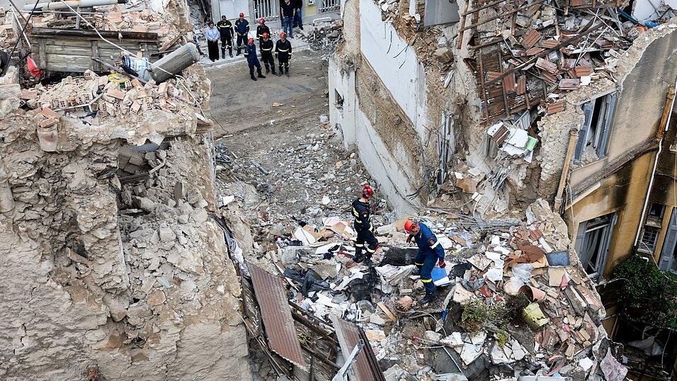 Vier Menschen werden nach der Explosion weiterhin vermisst.