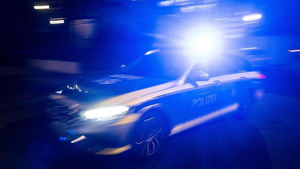 Bei der Schl&auml;gerei bei einer Hochzeitsfeier in Straubing wurden mehrere Personen verletzt. Elf Streifenfahrzeuge waren im Einsatz.