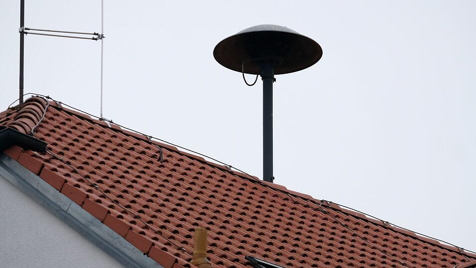 Die Handys klingeln unter Umst&auml;nden auch, wenn sie auf stumm geschaltet sind. (Archivbild)