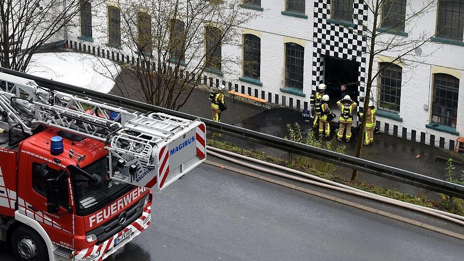 Nach derzeitigem Ermittlungsstand geht die Kripo Regensburg davon aus, dass der in dem Brandobjekt in Berngau aufgefundene verletzte 22-Jährige die Brände gelegt hat. Nach derzeitigem Ermittlungsstand geht die Kripo Regensburg davon aus, dass der in dem Brandobjekt in Berngau aufgefundene verletzte 22-Jährige die Brände gelegt hat.
