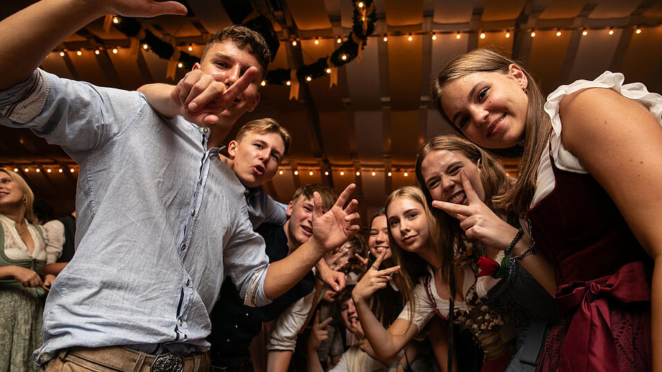 Die Partybilder vom Montag, 18. August, aus dem Festzelt Nothaft. Die Partybilder vom Montag, 18. August, aus dem Festzelt Nothaft.