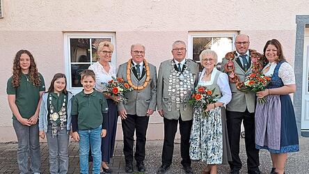 Die Sch&uuml;tzenk&ouml;nige der Eichenlaub-Sch&uuml;tzen.