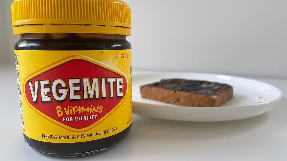Vegemite ist in Australien so etwas wie ein Nationalheiligtum - aber für internationale Gäste meist ziemlich gewöhnungsbedürftig. Vegemite ist in Australien so etwas wie ein Nationalheiligtum - aber für internationale Gäste meist ziemlich gewöhnungsbedürftig.