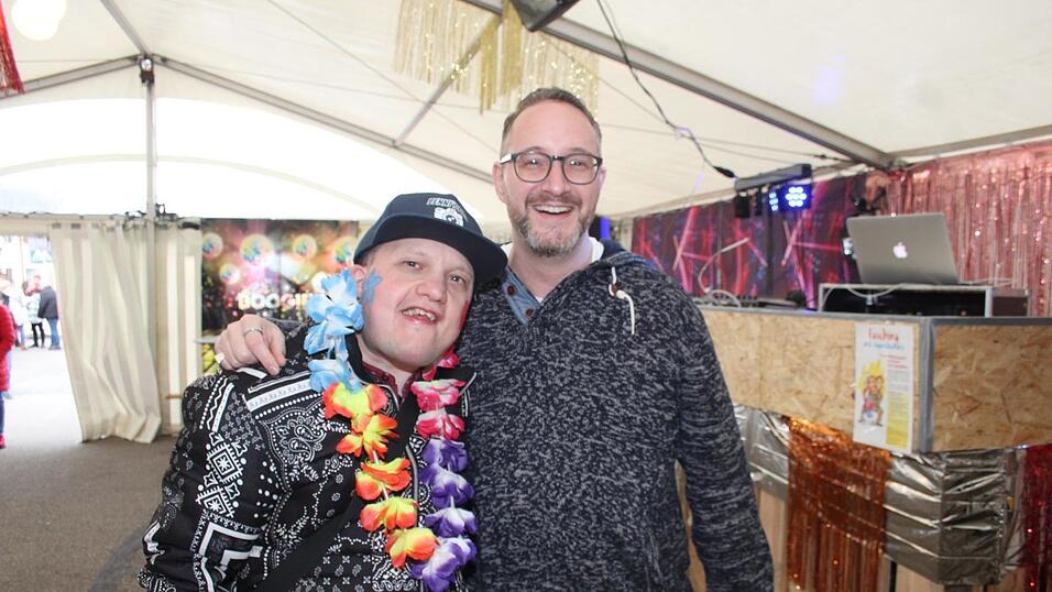 Viele Faschings-Fans haben sich am Samstag den Umzug in Langenbach angesehen. Viele Faschings-Fans haben sich am Samstag den Umzug in Langenbach angesehen.