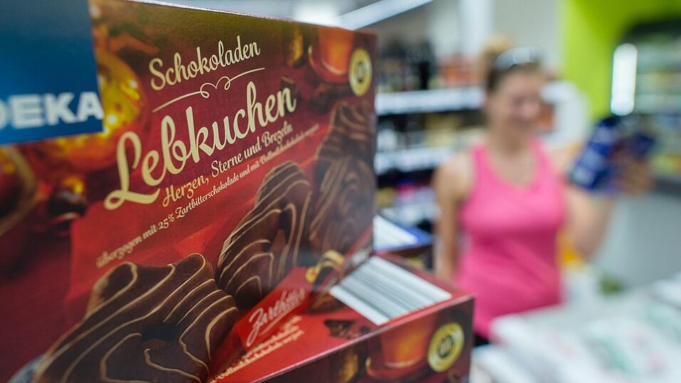 Schon ab Spätsommer türmt sich das Weihnachtsgebäck im Laden Schon ab Spätsommer türmt sich das Weihnachtsgebäck im Laden