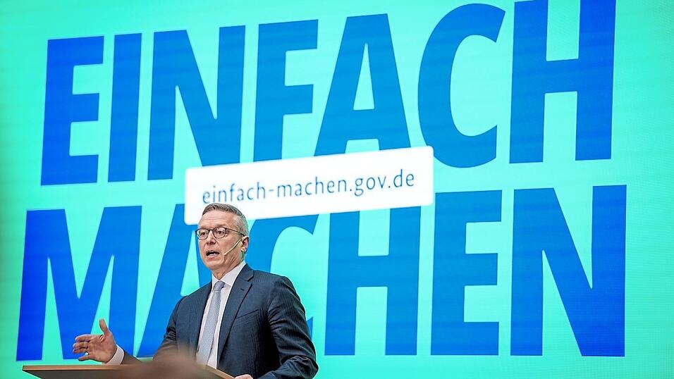 Digitalminister Karsten Wildberger erklärt das Ziel des Meldeportals für Bürokratie: Vorschriften verschlanken und Abläufe vereinfachen. Digitalminister Karsten Wildberger erklärt das Ziel des Meldeportals für Bürokratie: Vorschriften verschlanken und Abläufe vereinfachen.