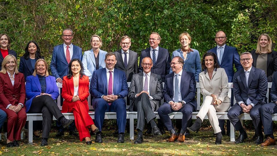 Beim Gruppenfoto fehlte Schnieder.
