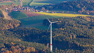 Das erste große Windrad im Landkreis Landshut ging 2014 in Moosthann bei Postau in Betrieb. Das erste große Windrad im Landkreis Landshut ging 2014 in Moosthann bei Postau in Betrieb.