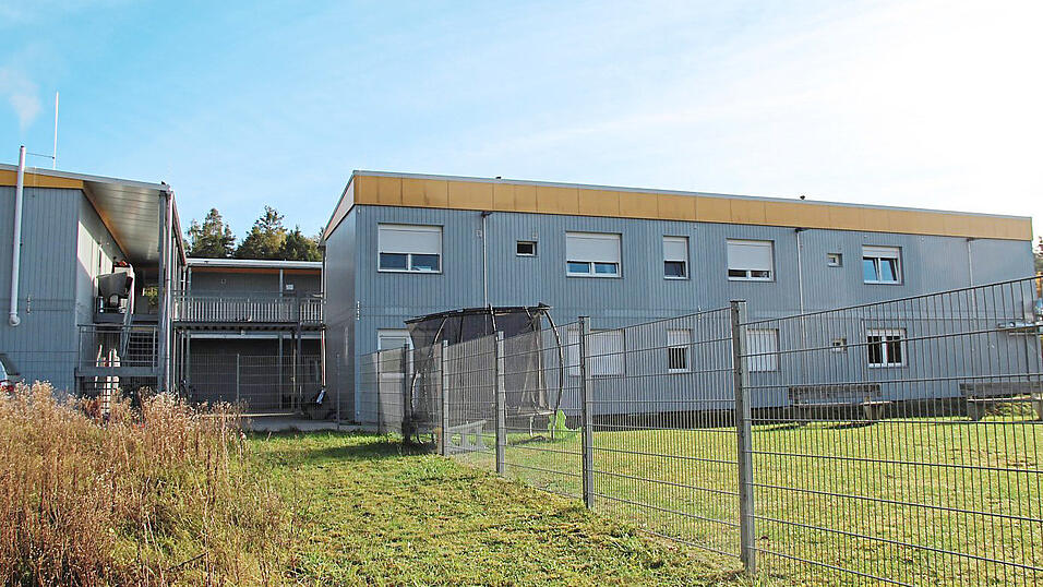 Noch einmal das gleiche Containerdorf wird am Richterholz vom Landkreis Cham errichtet, mit Platz f&uuml;r 80 Asylbewerber.