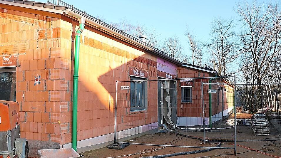 Der Krippenanbau ist in Arbeit. Eine der Maßnahmen, die die Stadt in diesem Jahr umgesetzt hat. Noch ausstehend ist der Anbau am Leichenschauhaus. Der Krippenanbau ist in Arbeit. Eine der Maßnahmen, die die Stadt in diesem Jahr umgesetzt hat. Noch ausstehend ist der Anbau am Leichenschauhaus.