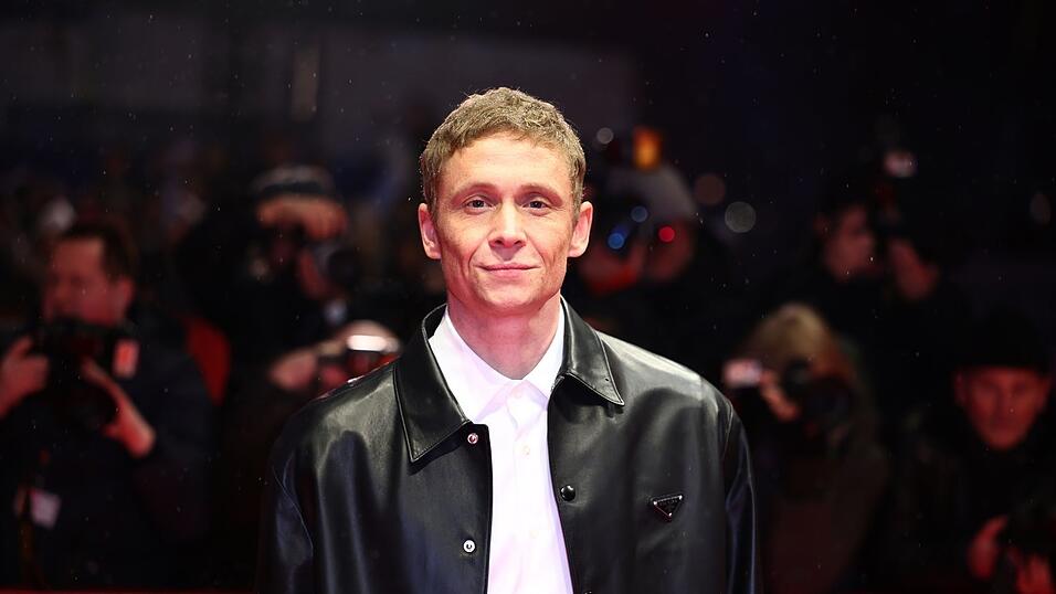 Schauspieler Matthias Schweighöfer im Blitzlicht.