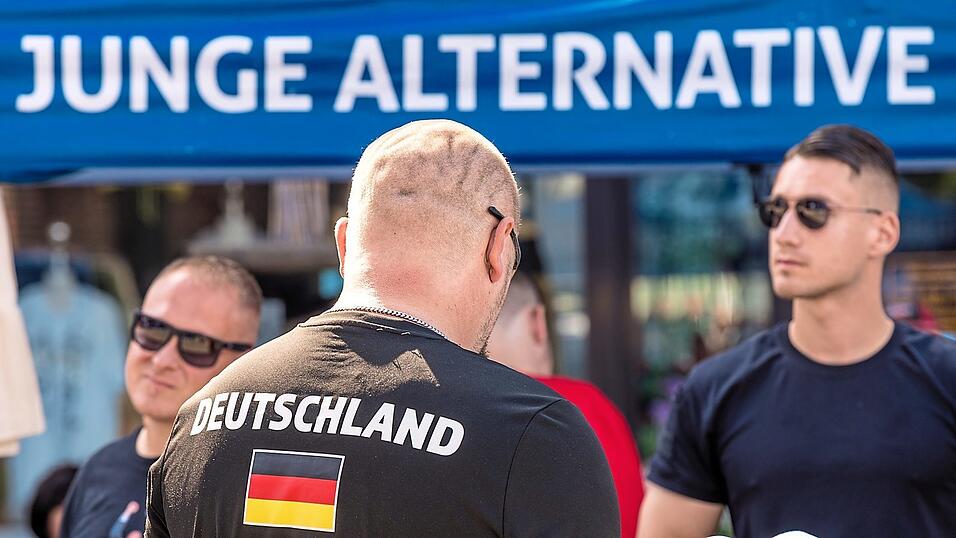 Die Junge Alternative bef&uuml;rchtet, dass sie von der Mutterpartei AfD gez&auml;hmt werden soll.