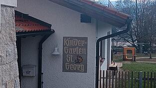 Bürgermeister Andreas Eckl berichtete bei der Sitzung vom großen Defizit, das die beiden gemeindlichen Kindergärten in Prackenbach und Moosbach jährlich im Haushalt verursachten. Mit der Erhöhung wolle man einen Mittelweg für alle Bürger finden. Bürgermeister Andreas Eckl berichtete bei der Sitzung vom großen Defizit, das die beiden gemeindlichen Kindergärten in Prackenbach und Moosbach jährlich im Haushalt verursachten. Mit der Erhöhung wolle man einen Mittelweg für alle Bürger finden.