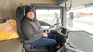 Gute Brummifahrer sind Mangelware, deshalb muss sich der Chef selbst oft auf den Bock schwingen.