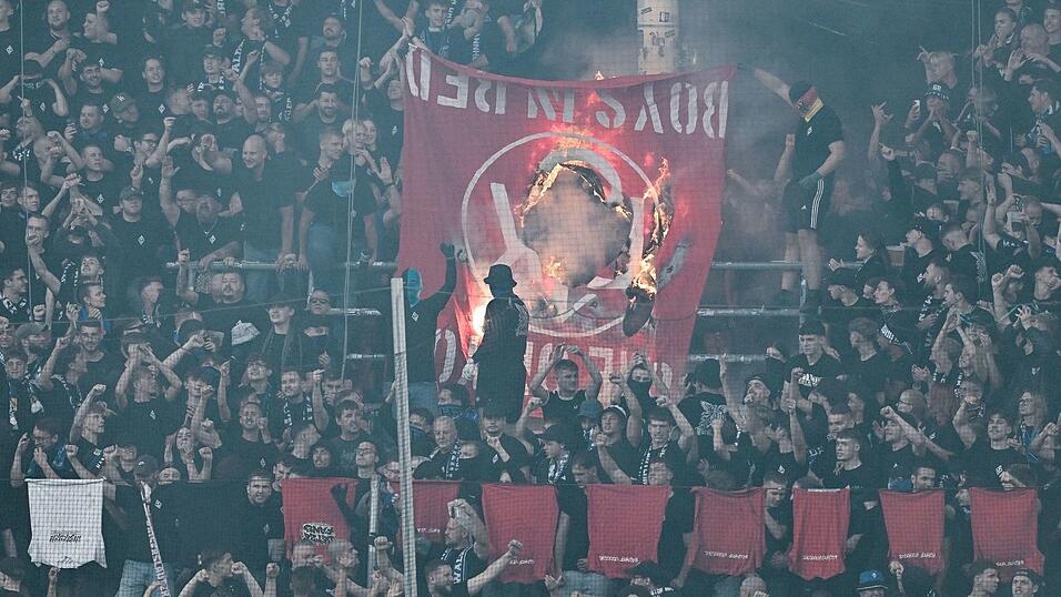 Beide Fanlager provozierten sich gegenseitig.