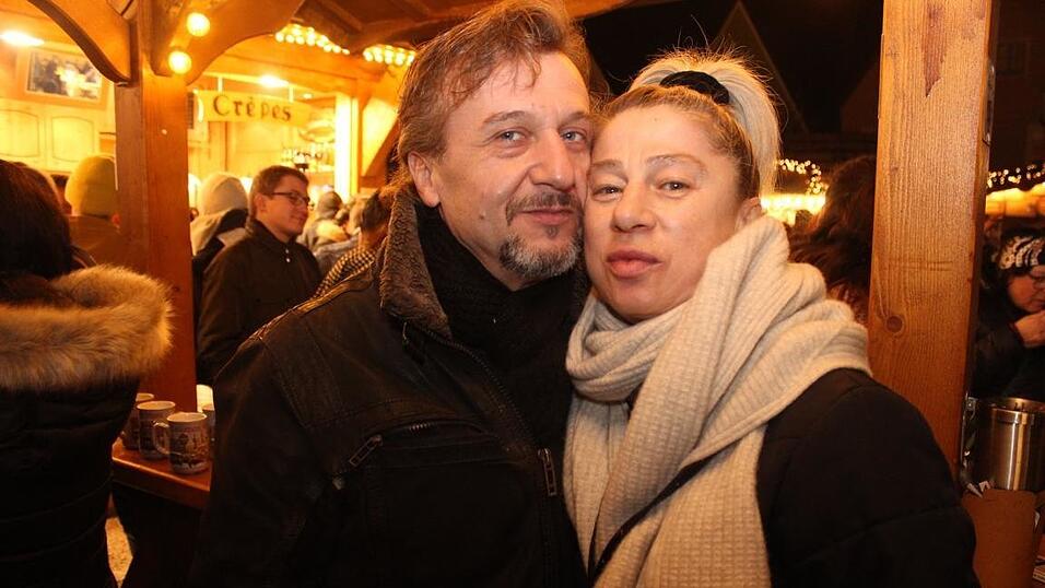 Die Perchtengruppe 'Frisinger Fratz'n' trat am Mittwochabend auf dem Landshuter Christkindlmarkt auf. Die Perchtengruppe 'Frisinger Fratz'n' trat am Mittwochabend auf dem Landshuter Christkindlmarkt auf.