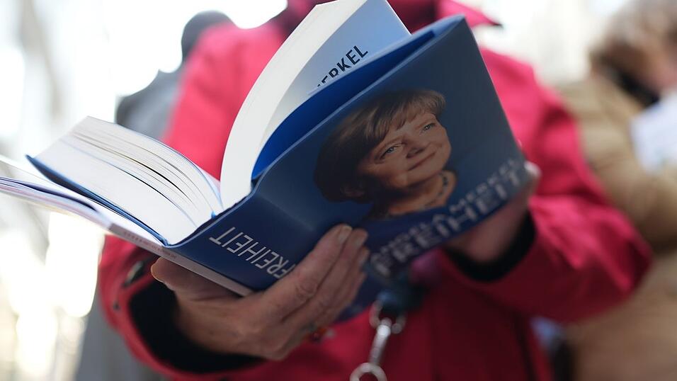 Merkels Memoiren sto&szlig;en nicht nur bei ihren Fans auf Interesse.