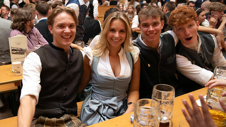 Die Partybilder vom Freitag, 8. August, aus dem Festzelt Reisinger. Die Partybilder vom Freitag, 8. August, aus dem Festzelt Reisinger.