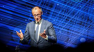 Der Kanzler stimmt die B&uuml;rger auf grundlegende Ver&auml;nderungen bei der Rente ein.