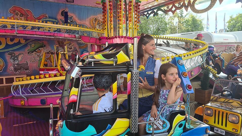 Marion Schieder, bekannte Moderatorin bei Antenne Bayern, besuchte am Donnerstag das Chamer Volksfest. Marion Schieder, bekannte Moderatorin bei Antenne Bayern, besuchte am Donnerstag das Chamer Volksfest.