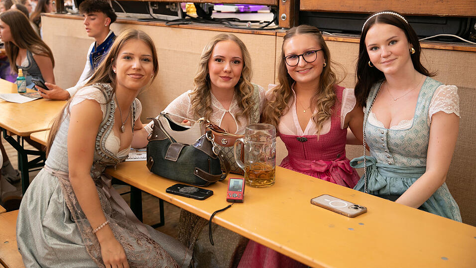Die Partybilder vom Montag,11. August, aus dem Festzelt Nothaft. Die Partybilder vom Montag,11. August, aus dem Festzelt Nothaft.