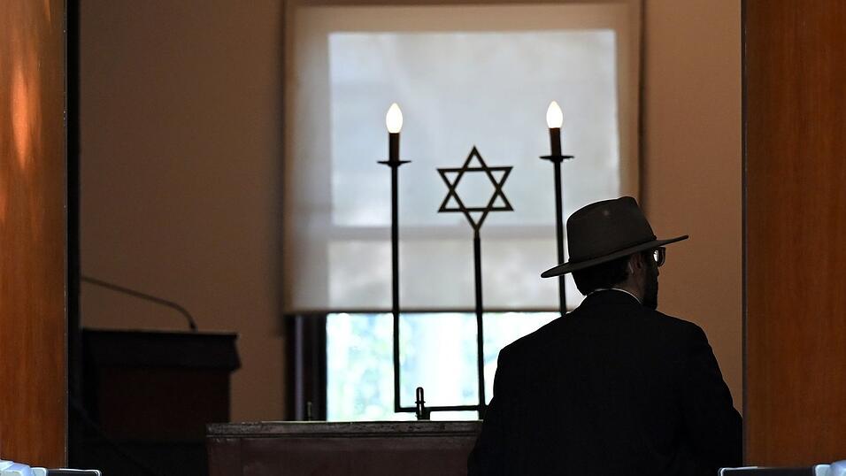 Kleytman wurde am Donnerstag auf einem jüdischen Friedhof beigesetzt. Kleytman wurde am Donnerstag auf einem jüdischen Friedhof beigesetzt.