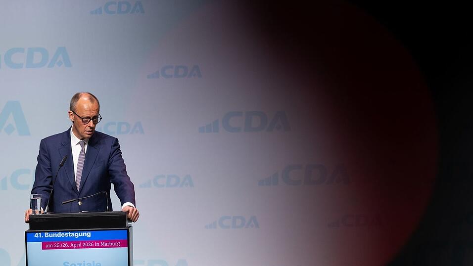 Auch an den Koalitionspartner wendet sich der Kanzler bei der CDA-Tagung. Auch an den Koalitionspartner wendet sich der Kanzler bei der CDA-Tagung.