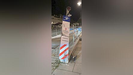 Einfahrt auf den Luitpoldplatz rechts an der Tiefgaragenzufahrt vorbei.