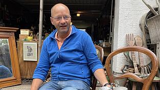 Martin Weinbacher organisiert heuer zum ersten Mal den B&uuml;rgerfest-Flohmarkt in der M&ouml;nchshofstra&szlig;e.