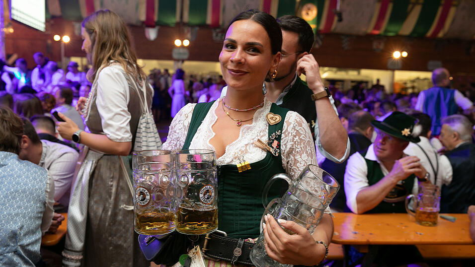 Echte Blasmusikfans lie&szlig;en sich auch den zweiten Auftritt in Folge am Dienstagabend nicht entgehen.