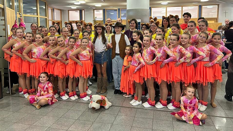 Viel zu tun hatte die Altdorfer Narrhalla am Unsinnigen Donnerstag. Viel zu tun hatte die Altdorfer Narrhalla am Unsinnigen Donnerstag.