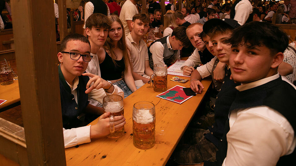 Die Partybilder vom Samstag, 16. August, aus dem Festzelt Krönner. Die Partybilder vom Samstag, 16. August, aus dem Festzelt Krönner.