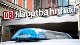 Als die Polizeibeamten am M&uuml;nchner Hauptbahnhof eintreffen, hat der 19-J&auml;hrige die Gleise bereits verlassen. (Symbolbild)