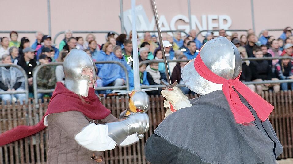 Eindr&uuml;cke von der Gruppe 'blau', die am Freitagabend die Drachenstich-Premiere gespielt hat.
