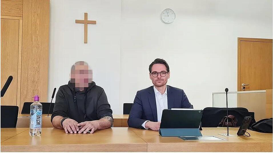 Monate zog sich der Prozess um das Gold in der Wand. Schlussendlich muss der Angeklagte (l.) für zwei Jahre und drei Monate ins Gefängnis. Monate zog sich der Prozess um das Gold in der Wand. Schlussendlich muss der Angeklagte (l.) für zwei Jahre und drei Monate ins Gefängnis.