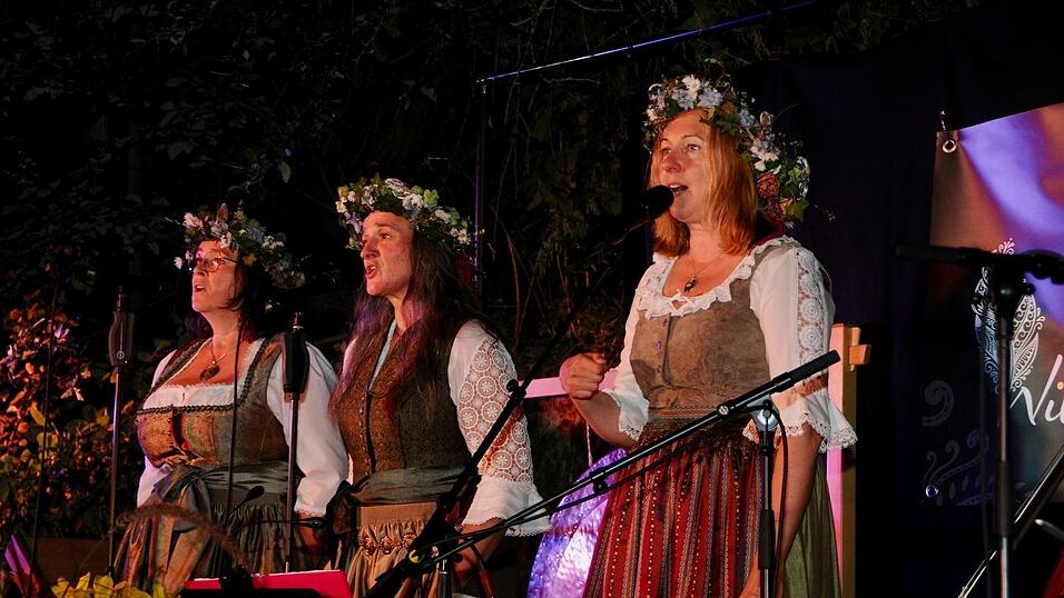 Die Sängerin und Jodellehrerin Sonja Morgenegg (rechts) aus dem Kanton Thurgau bezeichnet sich als «Wildjodlerin». Die Sängerin und Jodellehrerin Sonja Morgenegg (rechts) aus dem Kanton Thurgau bezeichnet sich als «Wildjodlerin».