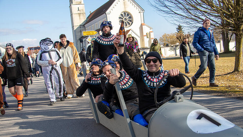 Am Samstag fand der Faschingsumzug in Otzing (Kreis Deggendorf) statt. Am Samstag fand der Faschingsumzug in Otzing (Kreis Deggendorf) statt.