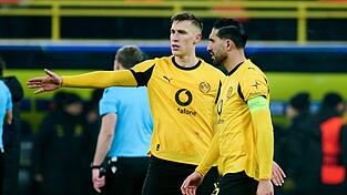 Nach vier verpassten Pflichtspielen wohl zur&uuml;ck in der Startelf: Dortmunds Innenverteidiger Nico Schlotterbeck (l).(Archivbild)