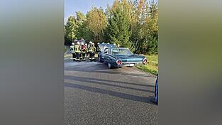 Am Oldtimer entstand laut Eigentümer Totalschaden. Am Oldtimer entstand laut Eigentümer Totalschaden.