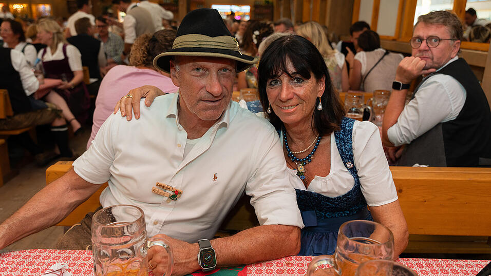 Die Partybilder vom Freitag, 18. August 2023, aus dem Festzelt Krönner. Die Partybilder vom Freitag, 18. August 2023, aus dem Festzelt Krönner.