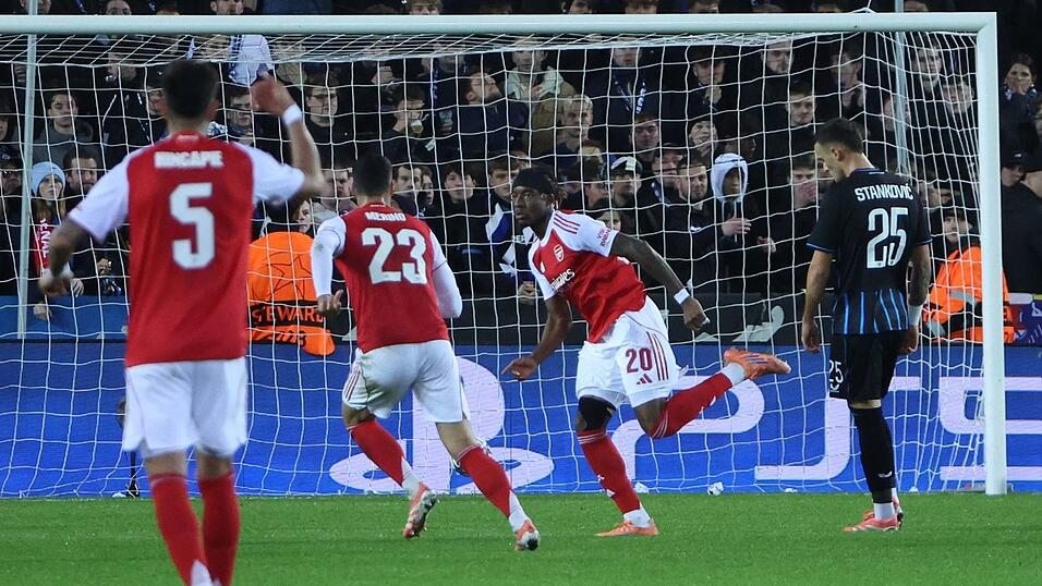 Arsenals Noni Madueke (2. v.r.) traf beim klaren Auswärtssieg beim FC Brügge doppelt. Arsenals Noni Madueke (2. v.r.) traf beim klaren Auswärtssieg beim FC Brügge doppelt.