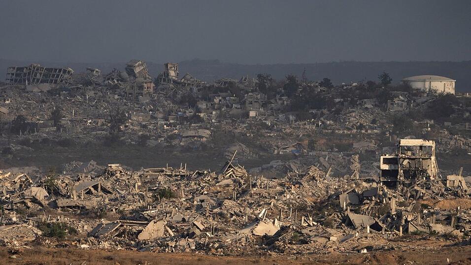 Der Gazastreifen ist durch den Krieg zu weiten Teilen verwüstet. (Archivbild)