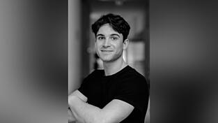 Der 21-J&auml;hrige Student Rinus Render spielt Mendel, den Sohn des traditionsbewussten Rabbi.&nbsp;